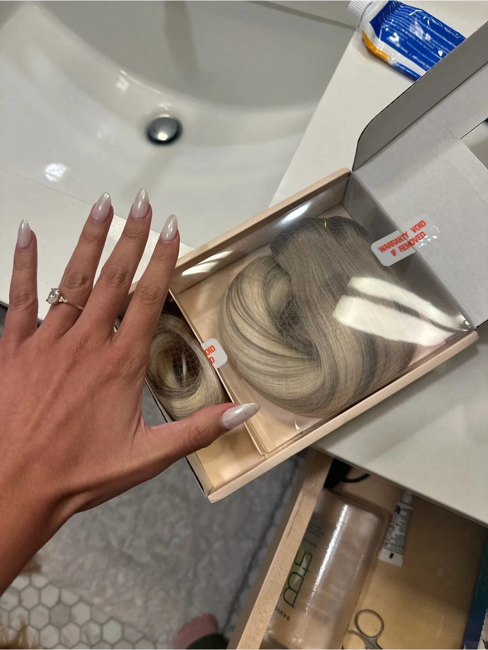BELLAMI 24 Inch Silk Seam Clip-In Hair Extensions - Pearl Blonde